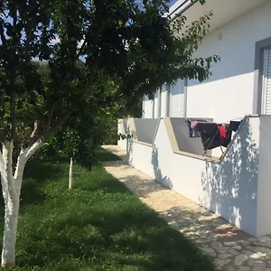 Xuxi , Lukovë Albanie